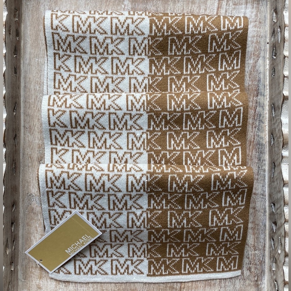 Michael Kors Sognature Logo Scarf - Picture 4 of 6